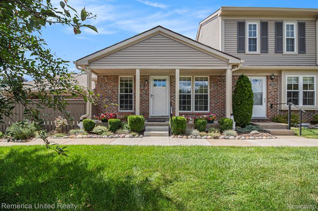 2802 Bombridge Ct, Ann Arbor, MI 48104