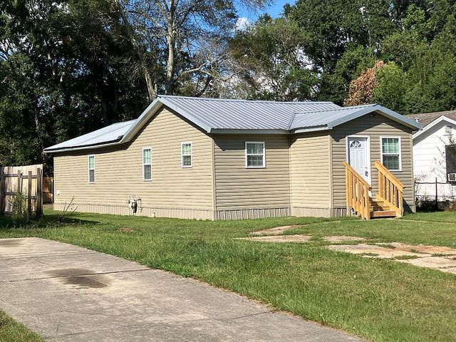 62 11th Ave, Chickasaw, AL 36611