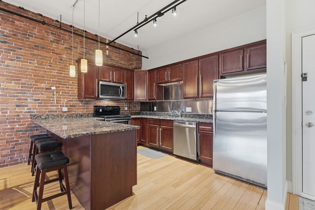61 Market St #3A, Lowell, MA 01852