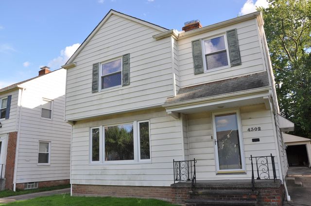 4302 Silsby Rd, University Heights, OH 44118