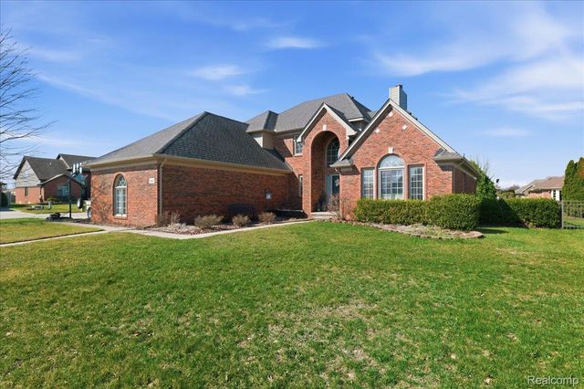 48017 Lincoln Dr, Macomb, MI 48044
