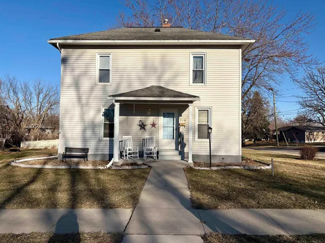 714 4th Ave SW, Independence, IA 50644