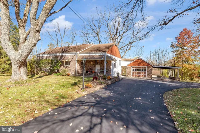 9 Woodsville Rd, Hopewell, NJ 08525