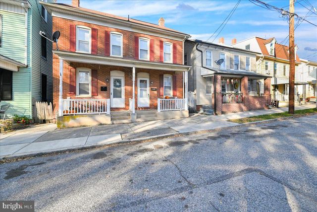 62 S  East St, Spring Grove, PA 17362