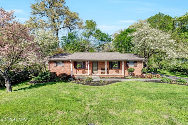416 Sherwood Dr, Maryville, TN 37801