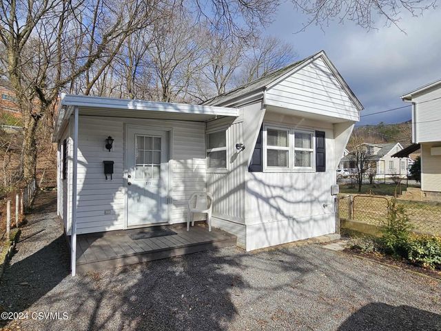 717 Stevens St, Coal Township, PA 17866