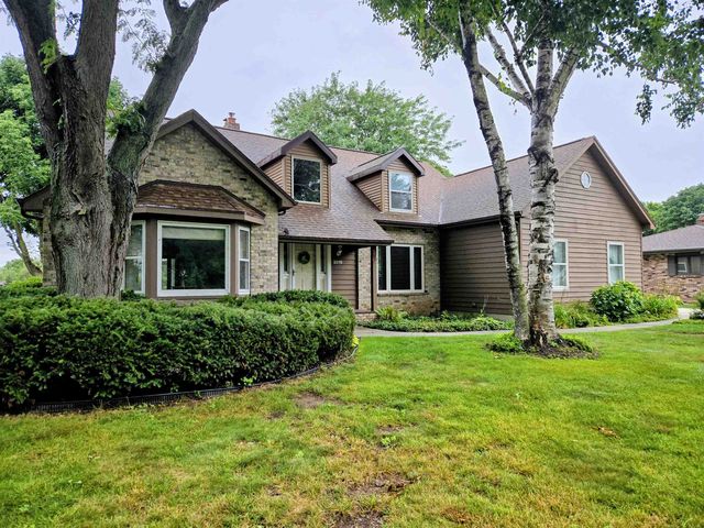 2015 Hickory Ln, Oshkosh, WI 54901