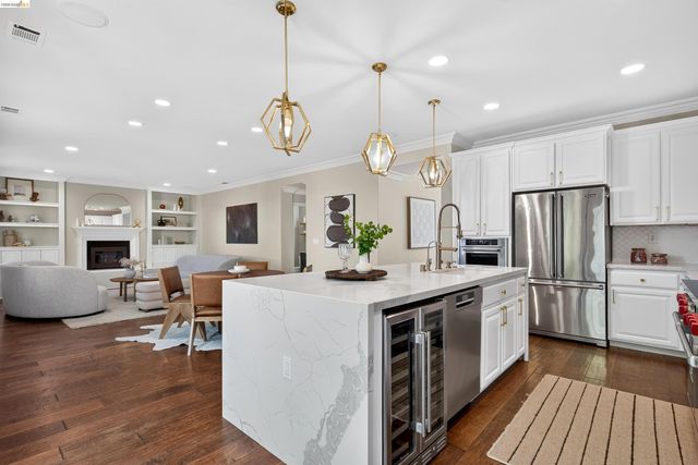 949 Toulouse Way, Martinez, CA 94553