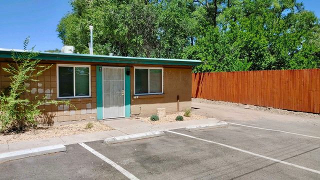 2501 Barcelona Rd   SW #1, Albuquerque, NM 87105
