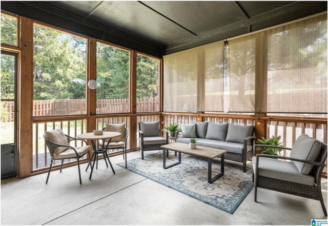 565 Fultonbrook Dr, Fultondale, AL 35068