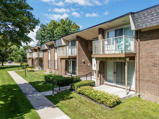 33203 N  Manor Dr #713, Farmington, MI 48336