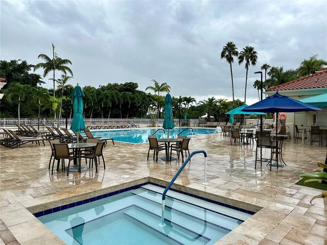 4890 NW 102nd Ave #202-5, Doral, FL 33178