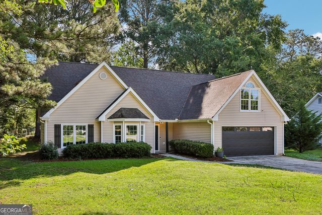 2360 Huntington Dr, Loganville, GA 30052
