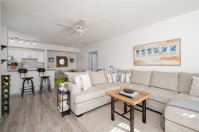 5095 Fairways Cir #I204, Vero Beach, FL 32967