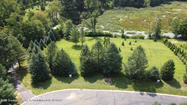 5 Prince Edward Dr, Howell, MI 48843