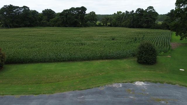 5 Waterside Dr, New Church, VA 23415