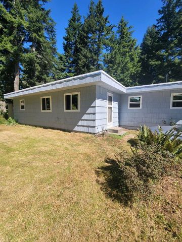 5081 Mitchell Loop Rd, Florence, OR 97439