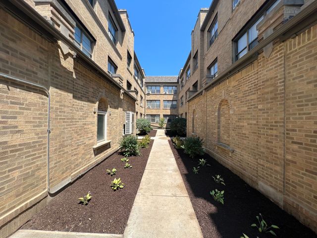 1008-1010 Curtiss St #8-C4, Downers Grove, IL 60515