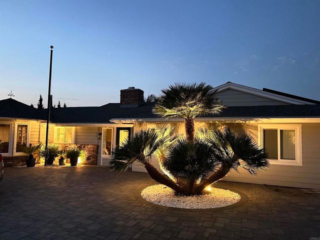 1001 Riverview Dr, Fallbrook, CA 92028