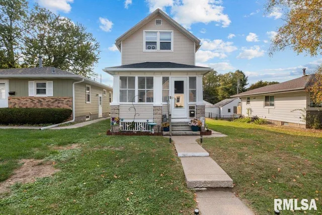 2427 32nd St, Moline, IL 61265