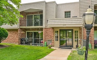 605 Calais Dr #307, Pittsburgh, PA 15237