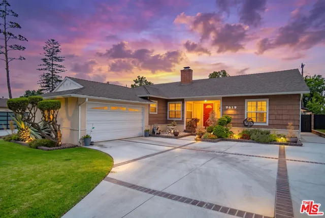 9619 S  11th Ave, Inglewood, CA 90305