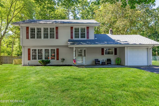 41 Cambridge Drive, Jackson, NJ 08527