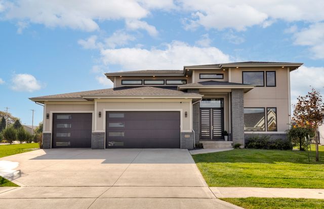 16202 Goodman Dr, Urbandale, IA 50323