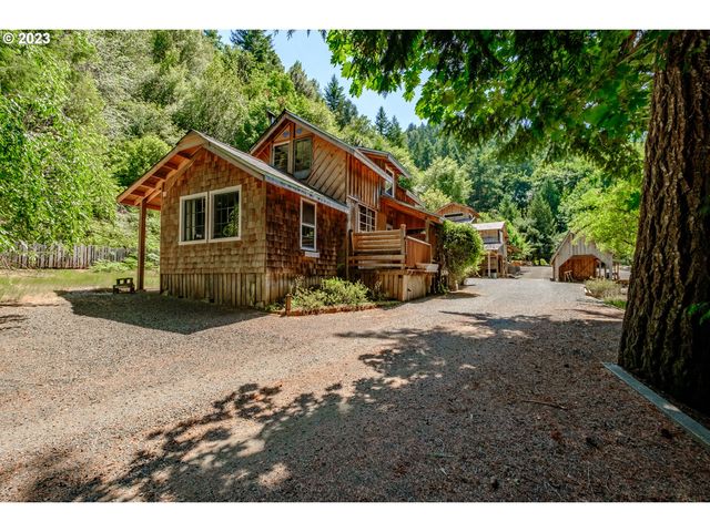 10846 Middle Creek Rd, Myrtle Point, OR 97458