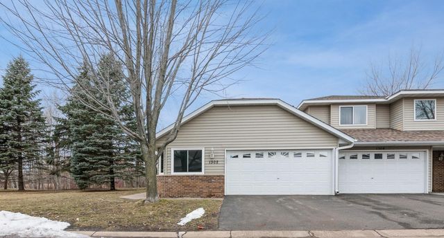 1302 Island Dr, Forest Lake, MN 55025