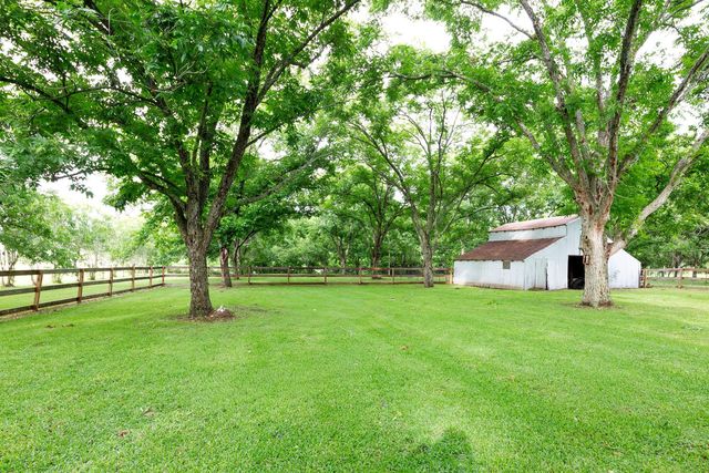 2103 Holly St, East Bernard, TX 77435
