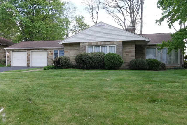 101 White Oak Dr, Butler, PA 16001