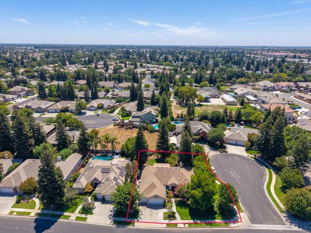 524 W  Muncie Ave, Clovis, CA 93619