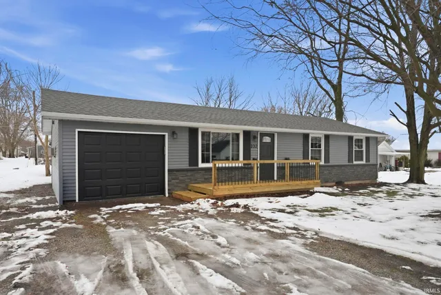332 W  Pleasant St, Churubusco, IN 46723