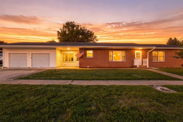 306 S  Pine St, New Sharon, IA 50207
