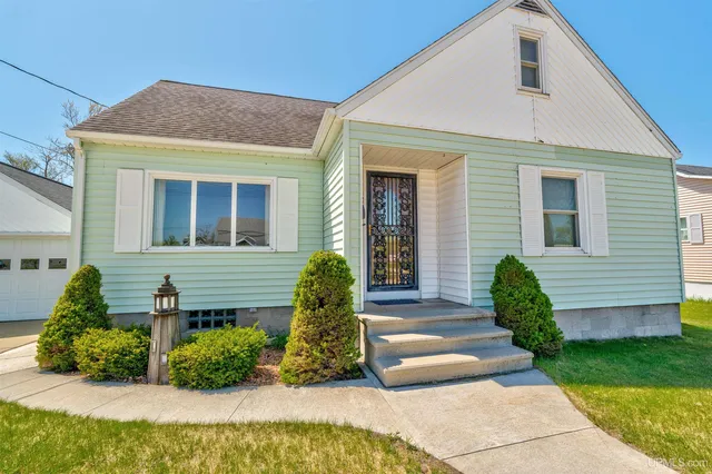 845 Garden Ave, Manistique, MI 49854