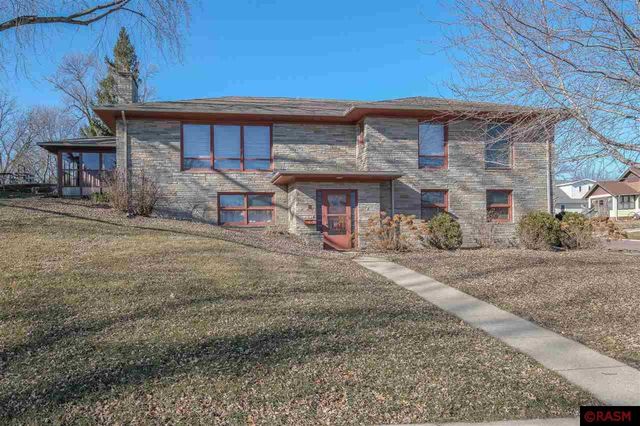 400 9th St SE, Waseca, MN 56093