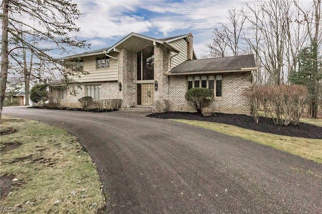 7 Hunting Hollow Dr, Pepper Pike, OH 44124