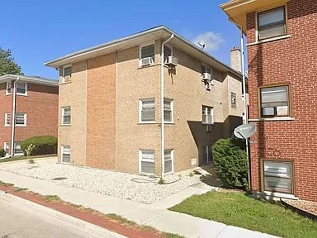 7770 Madison St   #1, River Forest, IL 60305