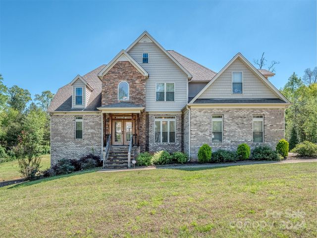 1896 Lynmore Dr, Sherrills Ford, NC 28673