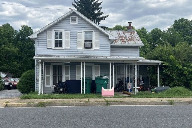255 E  Lee St, Broadway, VA 22815