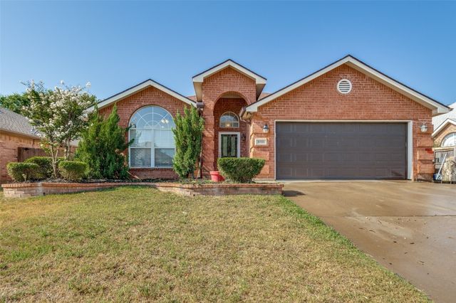 8732 Creede Trl, Fort Worth, TX 76118