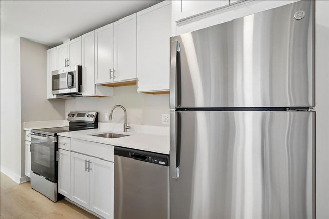 1410 Young St SE #8, Washington, DC 20020