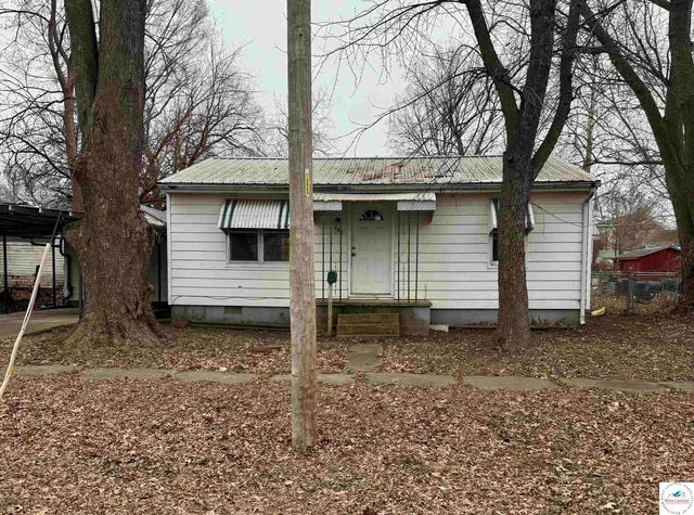 303 S  Commercial St, Windsor, MO 65360