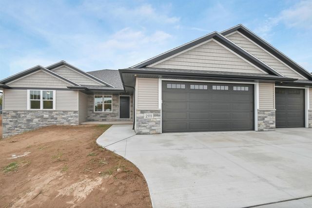 2111 Clover Field Dr, Green Bay, WI 54313