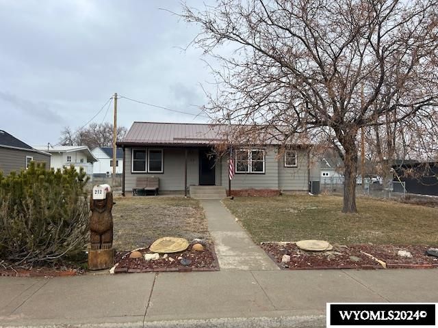 212 S  9th St, Thermopolis, WY 82443