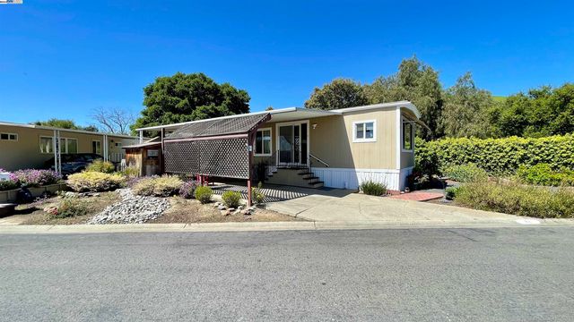 711 Old Canyon Rd   #104, Fremont, CA 94536