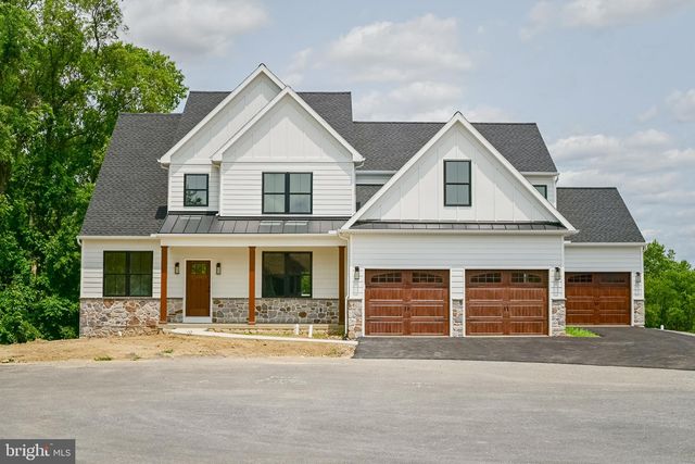 19 Thaton Rd, Lititz, PA 17543