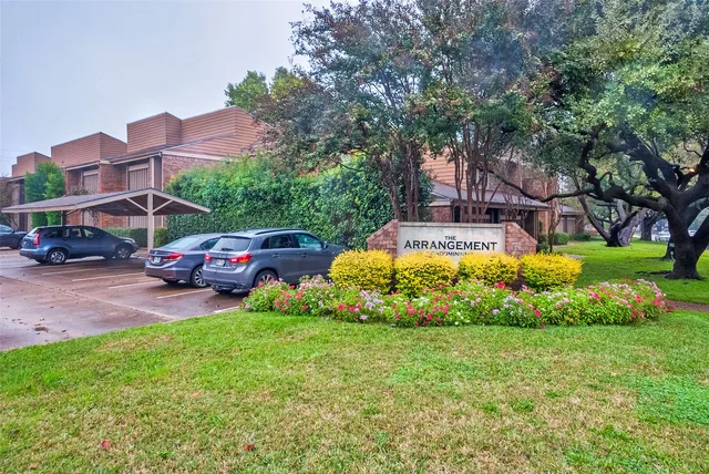 5130 Amesbury Dr #203, Dallas, TX 75206