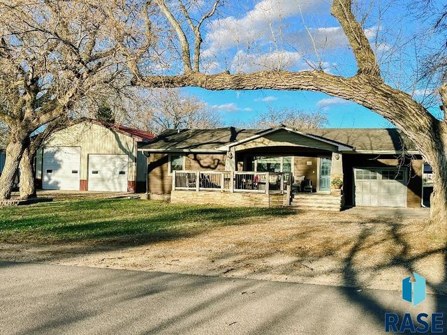 418 Lincoln Ave, Willow Lake, SD 57278
